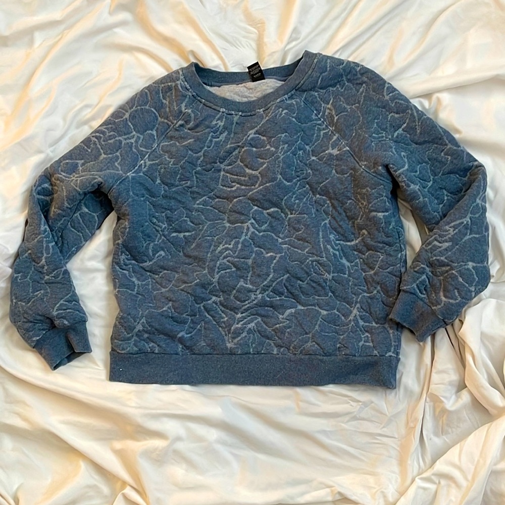 Prana textured blue/grey sweatshirt in size large.